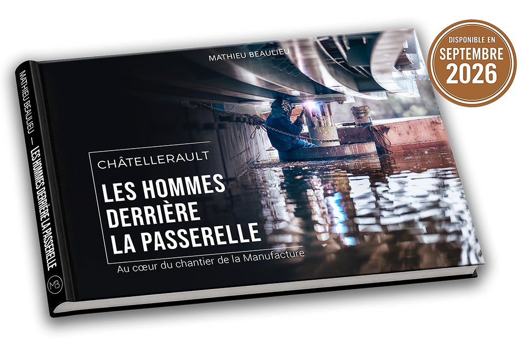 Livre photo Les hommes derrière la passerelle